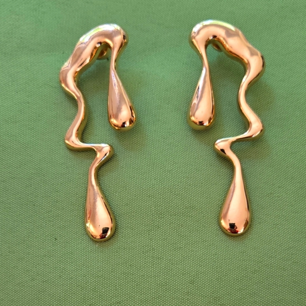 Goldtone Waterdrop Style Earrings